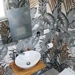 Apartment Levoasi 4 *