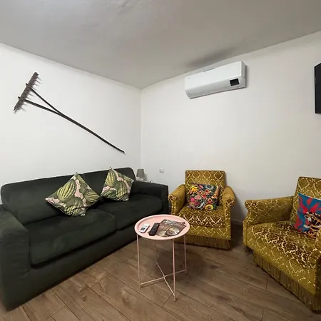 Levoasi 4 - Garden, Jacuzzi And Sauna Escape Apartment